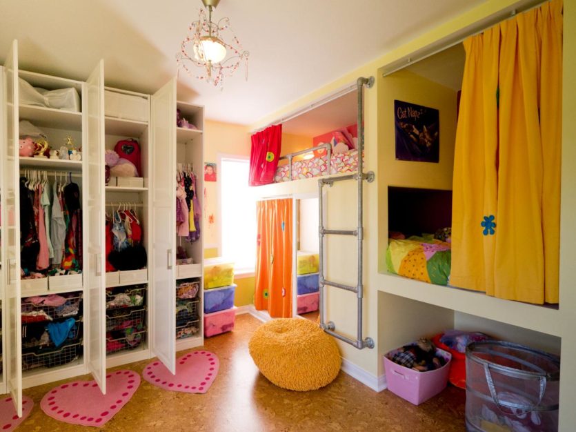 A large childrens room 5 1